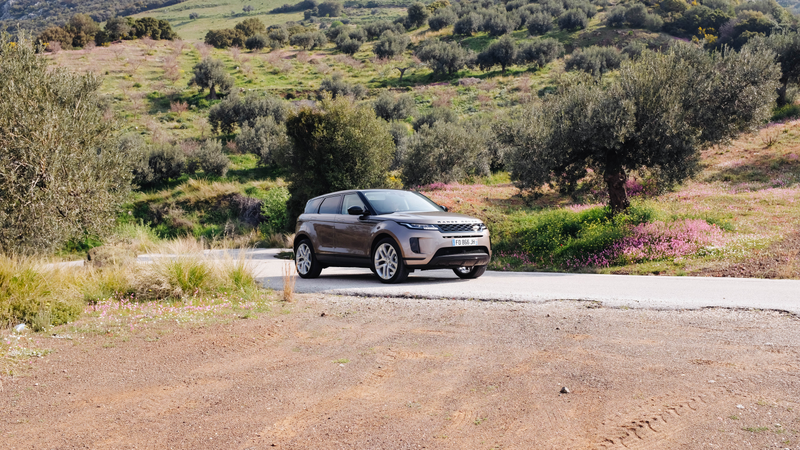 Illustration for article titled The 2020 Range Rover Evoque Is a Bold Way to Withdraw From the World In Style